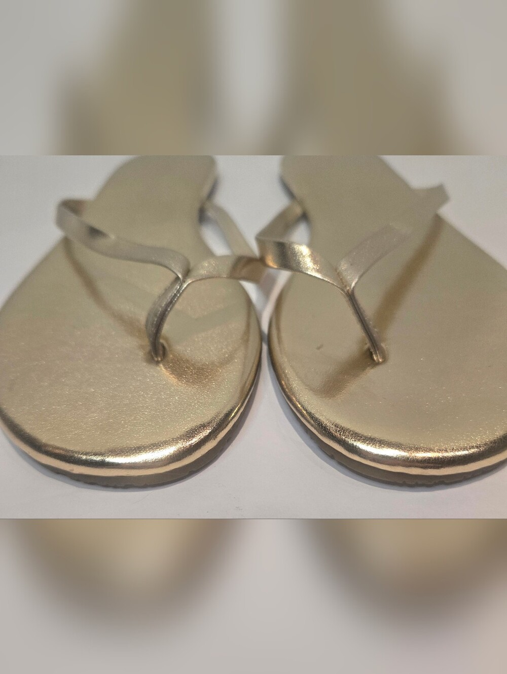Lauren Conrad Metallic Gold Women's Flip Flop Sandals NEW - Picture 3 of 6